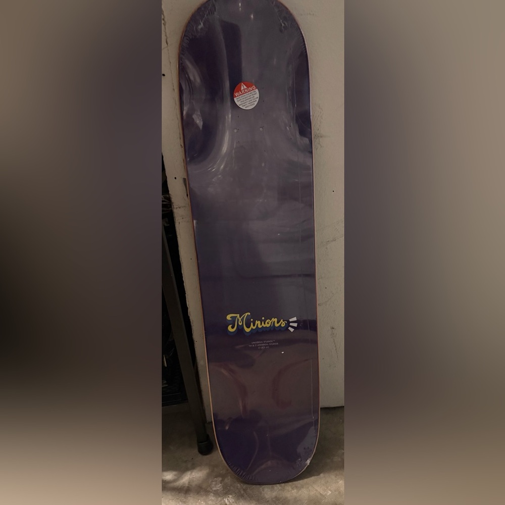 BRAND NEW SEALED MINIONS SKATEBOARD - Picture 4 of 4